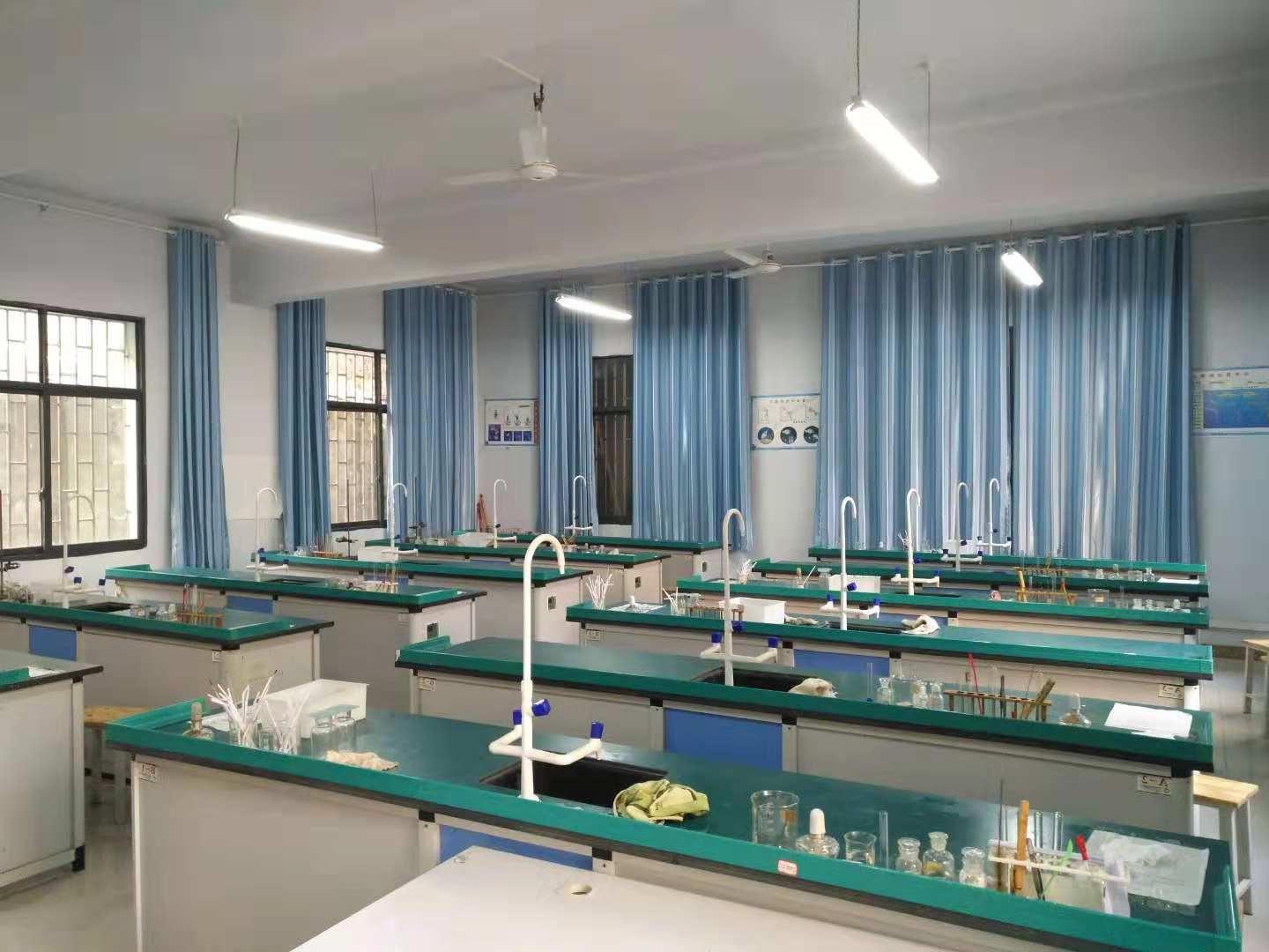 化学实验室.jpg